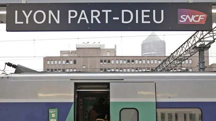 &nbsp; (La gare de Lyon-Part-Dieu a été évacuée peu avant 15h suite à une double alerte à la bombe © MaxPPP)