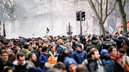 Le cortège parisien de la mobilisation contre la réforme des retraites, le 7 mars 2023, à Paris. (BENJAMIN POLGE / HANS LUCAS / AFP)