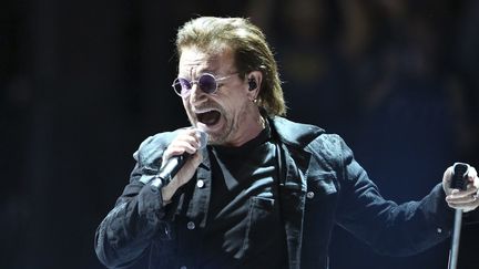 Bono sur scène à Bercy avec U2 le 8 septembre 2018.
 (Zakaria ABDELKAFI / AFP)