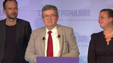 Depuis l’extérieur de l’Assemblée nationale, Jean-Luc Mélenchon essaie toujours de façonner et d’alimenter en stratégies la&nbsp;Nupes, qu’il a&nbsp;fondée.&nbsp;Dans l’hémicycle, il a enfanté une génération politique.&nbsp;Celle-ci aura-t-elle un jour vocation à s’émanciper de son leader ? (FRANCE 2)