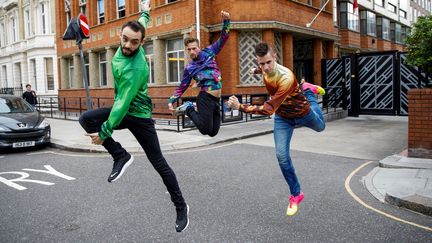 Trois membres du collectif de danse contemporaine La Horde (TOLGA AKMEN / AFP)