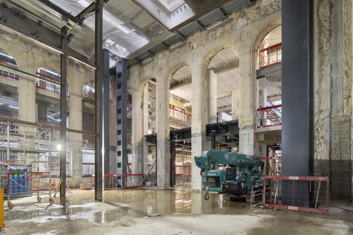 Vue du chantier des futurs espaces de la Fondation Cartier pour l’art
contemporain, place du Palais-Royal à Paris en janvier 2023 (MARTIN ARGYROGLO)