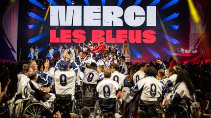 Merci, une dernière fois. Haut lieu de la célébration des médaillés français lors des Jeux olympiques et paralympiques, et qui aura affiché complet pendant toute la durée de Paris 2024, le Club France fête jusqu'au bout la réussite des para-athlètes tricolores, le 9 septembre. (OLIVIER JUSZCZAK / SIPA)