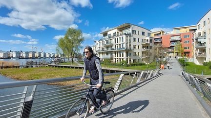 Harmmaby Sjöstad&nbsp;est un&nbsp;quartier emblématique de Stockholm : il s'agit d'un "écoquartier", construit à partir de 1998, l'un des premiers du genre en Europe. (BENJAMIN ILLY / RADIO FRANCE)