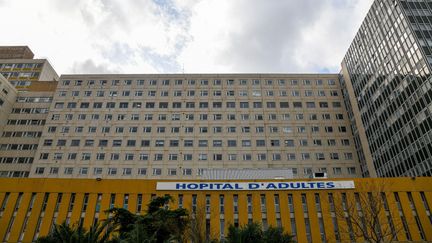 L'hôpital de la Tmone, à Marseille, où est hospitalisé un vigile blessé au couteau jeudi 19 mai 2022. (JÉRÔME LEBLOIS / HANS LUCAS / HANS LUCAS VIA AFP)