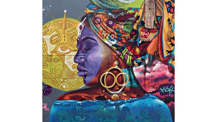 En Afrique de l’Ouest, les artistes veulent amener de "la beauté dans l’espace public et faire du street art un important facteur de cohésion sociale (…), embellir leur environnement et promouvoir un graffiti positif ", précise l’auteur. Très loin du vandalisme, le graffiti permet de créer un dialogue et d’aborder des thèmes comme la santé, l’éducation, le féminisme. Voulant être reconnus sur la scène internationale, les artistes participent à de nombreux festivals à l’étranger. Au Ghana, le Chale Wote Street Art Festival ou encore le Ghana Graffiti attirent les foules. Ils sont un véritable tremplin pour de nombreux jeunes. Mohammed Awudu (surnommé Moh), aujourd’hui reconnu dans le monde entier, est devenu un représentant incontournable du street art africain et le Ghana, une référence incontournable de la scène artistique africaine.&nbsp; &nbsp; (MOH AWUDU)