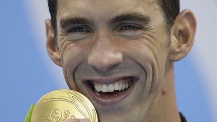 Michael Phelps a les larmes aux yeux après sa victoire en finale du 200 m papillon, le 9 août 2016. (MICHAEL SOHN/AP/SIPA / AP)