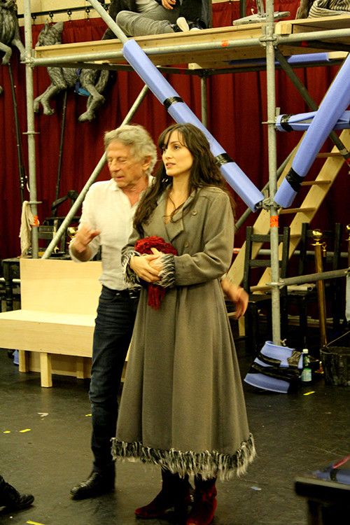 Roman Polanski dirige l'interprète Raphaelle Cohen au théâtre de Mogador 
 (Guy Courtheoux)