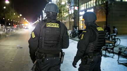 Des forces spéciales de police dans les rues Copenhague (Danemark), le 17 novembre 2015. (SCANPIX DENMARK / REUTERS)