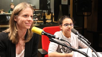 L'escrimeuse Astrid Guyart a répondu aux questions d'élèves de CM2 lors d'un atelier "La rédaction de franceinfo junior" à la Maison de la radio, en janvier. (FRANCEINFO JUNIOR / RADIO FRANCE)