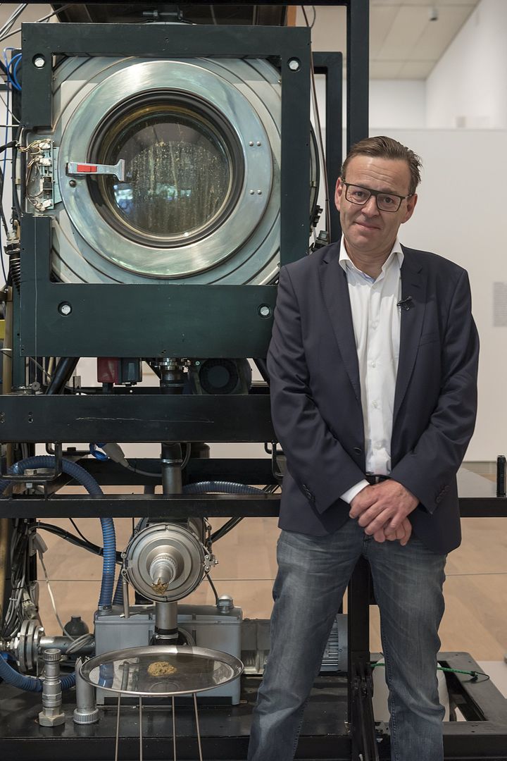 Wim Delvoye lors du vernissage de la rétrospective du Musée Tinguely
 (GEORGIOS KEFALAS/EPA/Newscom/MaxPPP)