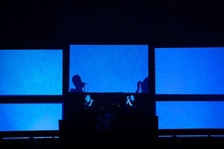 Le duo électro français The Blaze sur la scène Cascade du festival Rock en Seine, le 27 août 2022 à Saint-Cloud.&nbsp; (ANNA KURTH / AFP)