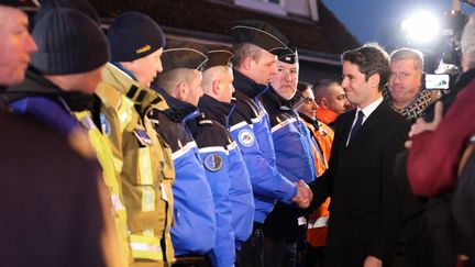 Le nouveau Premier ministre, Gabriel Attal, le 9 janvier 2024 lors d'une visite à Clairmarais (Pas-de-Calais). (DENIS CHARLET / AFP)