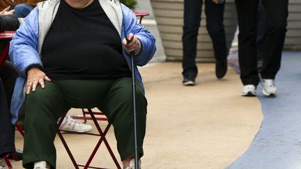 Une femme ob&egrave;se assise &agrave; Times Square, &agrave; New York (Etats-Unis), le 8 mai 2012.&nbsp; (LUCAS JACKSON / REUTERS)