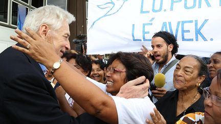 Francis Collomp accueilli à La Réunion après sa libération
 (RICHARD BOUHET / AFP)