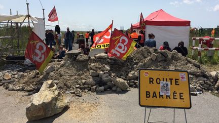 L'entrée du dépôt pétrolier de Donges (Loire-Atlantique), le 23 mai 2016. (MATHIEU DEHLINGER / FRANCETV INFO)