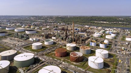 Vue de la raffinerie de Normandie, située près du Havre, en Seine-Maritime (76).&nbsp; (IVANOVA VLADIMIR / HEMIS.FR / HEMIS.FR)