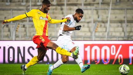 Cédric Bakambu et les Marseillais s'imposent à Lens lors de la 22e journée de Ligue 1 (0-2). (MATTHIEU MIRVILLE / MATTHIEU MIRVILLE)