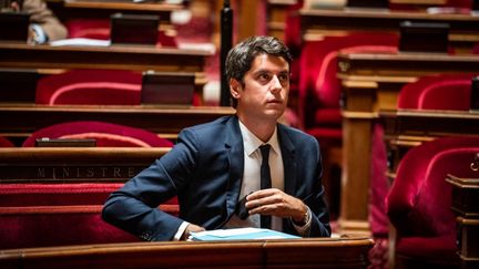 Le ministre de l'Action et des Comptes publics Gabriel Attal lors de l'examen du projet de loi de finances rectificative au Sénat (Paris), le 1er août 2022.&nbsp; (XOSE BOUZAS / HANS LUCAS / AFP)