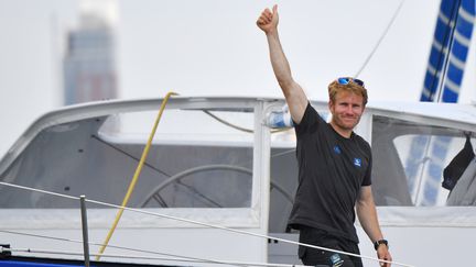 Le skipper François Gabart arrive en tête lors de la course The Bridge, à New York, le 3 juillet 2017. (LOIC VENANCE / AFP)