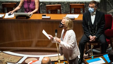 La secrétaire d'Etat auprès du Premier ministre chargée des Personnes handicapées, Sophie Cluzel, prend la parole à l'Assemblée nationale&nbsp;le 15 juin 2021. (XOSE BOUZAS / HANS LUCAS / AFP)