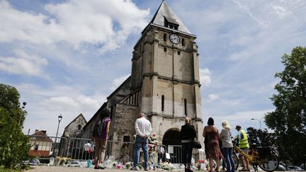 L'église de Saint-Etienne-du-Rouvray, fermée depuis l'assassinat du père Hamel le 26 juillet 2016, va rouvrir aux fidèles le dimanche 2 octobre&nbsp; (CHARLY TRIBALLEAU / AFP)