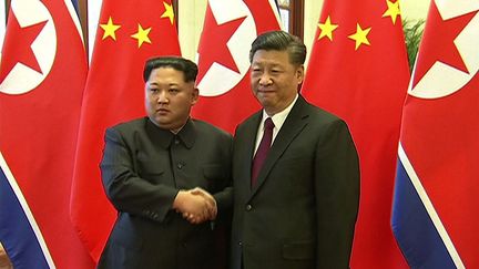 Kim Jong-un&nbsp;a rencontré son homologue chinois Xi Jinping lors d'une visite historique à Pékin, le 28 mars 2018. (CCTV)