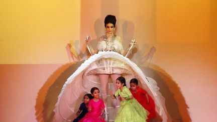 D&eacute;fil&eacute; Jean Paul Gaultier&nbsp;haute couture printemps-&eacute;t&eacute; 2014 pr&eacute;sent&eacute; &agrave; Paris, le 23 janvier 2013. (PIERRE VERDY / AFP)