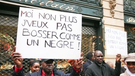 Manifestation en octobre 2010 devant la boutique Guerlain pour protester contre les propos racistes de Jean-Paul Guerlain
 (citizenside.com / AFP)