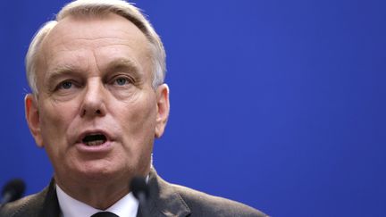 Le Premier ministre Jean-Marc Ayrault, lors de l'annonce de l'accord conclu entre l'Etat et Mittal &agrave; propos de l'avenir du site sid&eacute;rurgique de Florange, le 30 novembre 2012 &agrave; Paris. (KENZO TRIBOUILLARD / AFP)