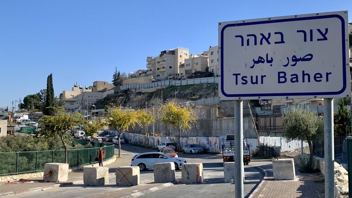 Access to the Arab neighborhood of Tsur Baher, in East Jerusalem, is closed after the deadly attack committed by two of its residents in an Orthodox Jewish neighborhood.  (GILLES GALLINARO / RADIO FRANCE)