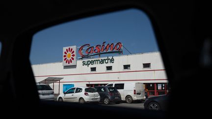 Un supermarché Casino à Kerlouan (Finistère) le 20 mai 2023. (VINCENT FEURAY / HANS LUCAS / AFP)