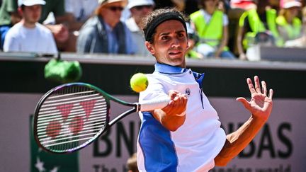 Le Français Pierre-Hugues Herbert lors des qualifications de Roland-Garros en 2022. (MATTHIEU MIRVILLE / AFP)