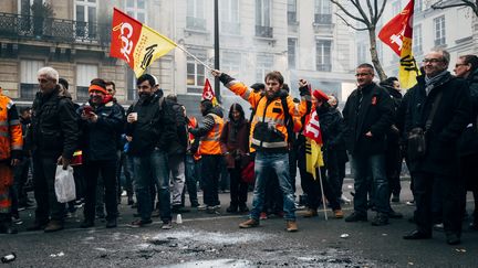 Des cheminots manifestent contre le projet de réforme de la SNCF à Paris, le 22 mars 2018. (DENIS MEYER / HANS LUCAS / AFP)