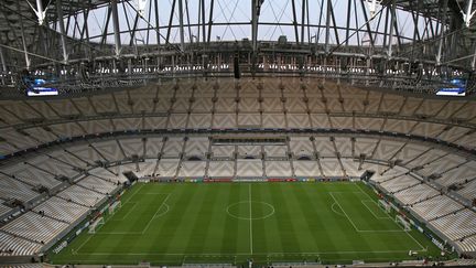 Une vue générale du stade Lusail, qui accueillera la Coupe du Monde de football 2022 à Doha au Qatar. (MUSTAFA ABUMUNES / AFP)