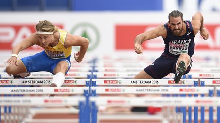 Le Français Romain Barras lors des qualifications&nbsp;sur 110 m aux&nbsp;championnats d'Europe d'athlétisme, à Amsterdam (Pays-Bas), le 7 juillet 2016. (STEPHANE KEMPINAIRE / STEPHANE KEMPINAIRE)