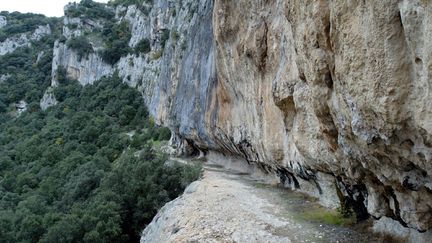 Grotte Chauvet : l'accès et l'entrée, photographiés en novembre 2004
 (Stéphane Marc / PhotoPQR / Le Dauphiné)