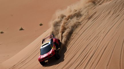 Le pilote français Sébastien Loeb au volant de sa BRX lors de la 10e étape du Dakar entre Haradh et Shaybah (Arabie saoudite), le 11 janvier 2023. (FRANCK FIFE / AFP)