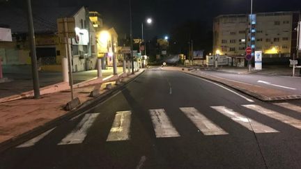 Couvre-feu sur un boulevard de Fort-de-France (Martinique). (GUY ETIENNE / MARTINIQUE LA 1ERE)