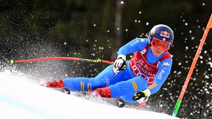 Sofia Goggia lors de la dernière descente de la saison à Courchevel, le 16 mars 2022. (NICOLAS TUCAT / AFP)