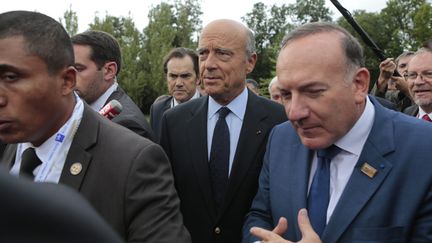 &nbsp; (Alain Juppé avec Pierre Gattaz lors de l'université d'été du Medef en août dernier © Maxppp)