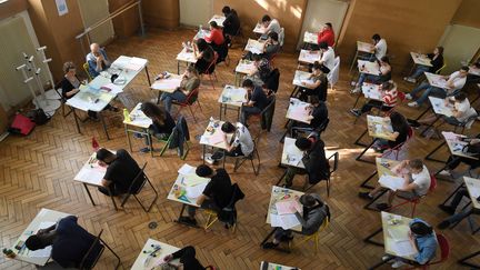 Des élèves passent le bac à Stasbourg, le 17 juin 2019. (FREDERICK FLORIN / AFP)