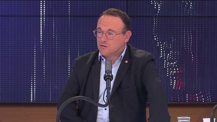 Damien Abad,&nbsp;président du groupe Les Républicains à l'Assemblée nationale était l'invité du "8h30 franceinfo", jeudi 26 août 2021. (FRANCEINFO / RADIOFRANCE)