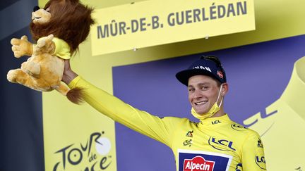 Tour de France : le maillot jaune de Mathieu van der Poel ravive des émotions chez les fans de Poulidor