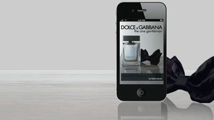 Dolce&amp;Gabbana a lancé une application Iphone gratuite &quot;Les règles du gentleman moderne&quot; consacrée aux bonnes manières. Le tutoriel est signé Dylan Jones, rédacteur chef du GQ anglais. Organisée en trois sections, l’application traite des bonnes manières, du style et des soins pour homme.
 (DR)