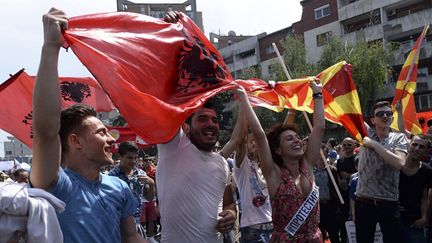 &nbsp; (20.000 manifestants en Macédoine pour réclamer le départ du gouvernement. © MaxPPP)