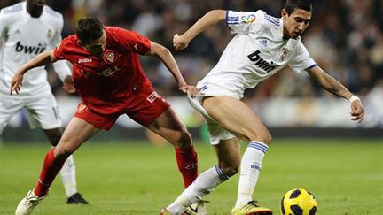 Angel Di Maria (Real Madrid) à la lutte avec la défense sévillane