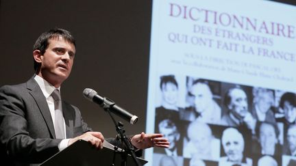 Le ministre de l'Intérieur Manuel Valls le 2 octobre 2013 au Musée de l'Immigration à Paris lors de la présentation du "Dictionnaire des étrangers qui ont fait la France" par les éditions Robert Laffont
 (Vincent Isore - IP3 PRESS/MAXPPP)