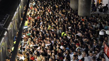 Si vous trouvez le m&eacute;tro parisien bond&eacute;, allez donc faire un tour dans celui de Sao Paulo (Br&eacute;sil), le 29 mai 2012. (CRIS FAGA / DPA / MAXPPP)