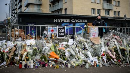 L'Hyper Cacher porte de Vincennes à Paris, après l'attentat du 9 janvier 2015. (CHRISTOPHE PETIT TESSON / MAXPPP)